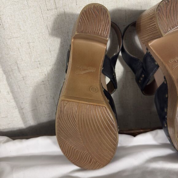 Dansko Black Leather Platform Clog Sandal Size 37 Wood Heel Studded Strap Buckle - Picture 7 of 12